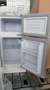 Réfrigérateur à double porte 42L à prix avantageux pour appartement - Product Image 4