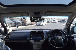 2023 pour Toyotaaas Pradooo T X L option complète avec sièges en cuir moteur diesel RHD vente saisonnière sur le marché mondial - Product Image 3