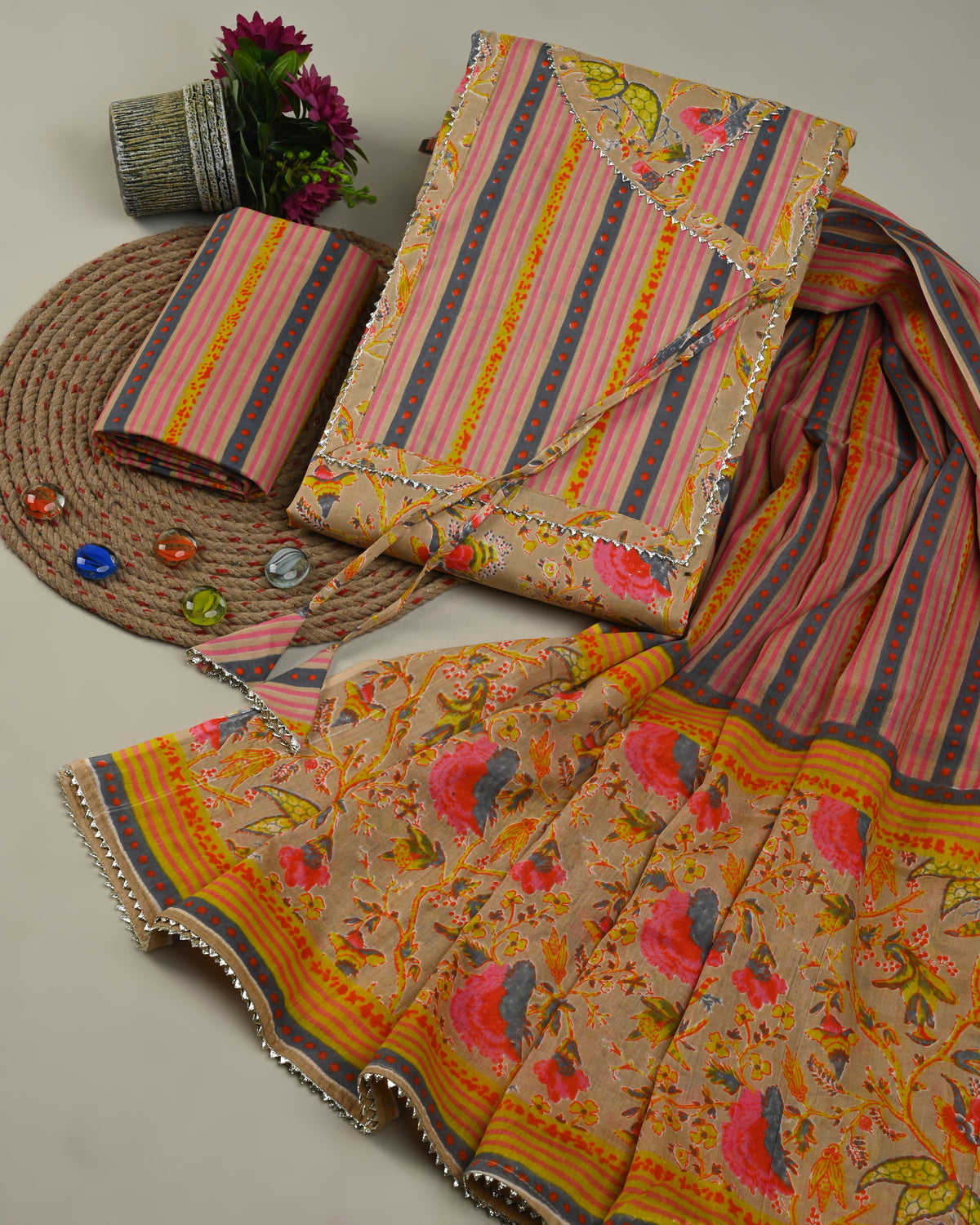 สีเหลือง