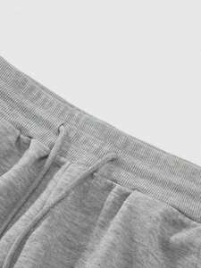 Jogger acampanado gris claro personalizado y Camiseta con estampado gótico blanco Conjunto de ropa de calle de 2 piezas para hombres con cintura con cordón y tela transpirable - Product Image 5