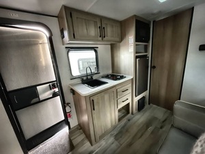 Nouvelle caravane de camping Keystone C-o-l-e-m-a-n 17B 2025 à vendre - Product Image 2