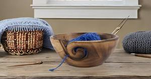 Cuenco de hilo de madera para tejer, suministros de ganchillo, organizador de soporte, cuenco de tejer de palisandro hecho a mano con remolinos tallados, cuenco de almacenamiento de hilo - Product Image 4