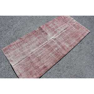 Tapis turc vintage 2,7x6,1 pi (83x185 cm), tapis oriental rouge - Product Image 1