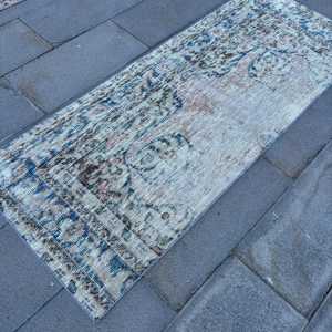 Alfombra Turca Vintage, Alfombra de Pasillo de 2.4x6 pies, Alfombra Floral Azul y Blanca - Product Image 2