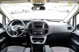 Véhicule d'occasion certifié avec faible kilométrage (20,8 km) et un état impeccable, blanc, Mercedes-Benz Vito Tourer 121 2.0L M274 DEH 20 LA, moteur RWD VAN, modèle 2018 - Product Image 2