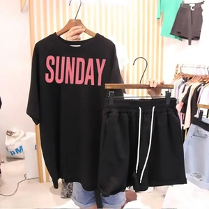 ชุดเสื้อผ้า2ชิ้นสำหรับผู้หญิงชุดเสื้อผ้าผ้าฝ้ายโอเวอร์ไซส์2ชิ้นเสื้อกางเกงขาสั้นเปิดไหล่เลือกลายได้สำหรับฤดูร้อน2025 - Product Image 3