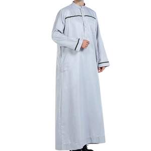 Thobe gris clair pour homme avec surpiqûres contrastées, Kandura saoudien, Jubba islamique, Dishdasha, robe arabe à manches longues pour un usage quotidien - Product Image 4
