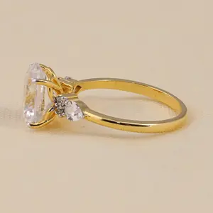 แหวนหมั้นเพชรสามเม็ดทรงรี LR27741 - Product Image 2