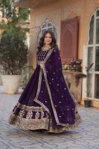 Vestido Anarkali de diseño premium con encaje detallado: una opción elegante para fiestas nocturnas y celebraciones a precio mayorista - Product Image 3