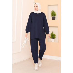 Conjunto Casual Azul Marino de Dos Piezas Oysho con Detalle de Emblema y Abertura Asimétrica, Traje con Pantalones Cortos - Product Image 1