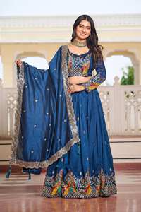 Ensemble Lehenga Choli de Luxe pour Femme Adulte, Brodé, avec Dupatta, en Tissu Riche Mélange de Soie, Collection Unity Luxure - Product Image 3
