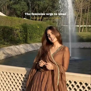 Vente en gros Tenue ethnique pour festival indien Tenue de soirée Designer Pure Chinon Soie Fantaisie Coupe Alia Ensemble robe, Dupatta et bas Anarkali - Product Image 3