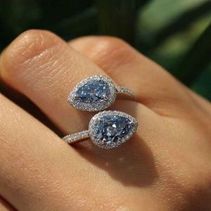 Bague de fiançailles Toi Moi en saphir bleu et diamant, diamant américain cultivé en laboratoire, accents en argent sterling 925, bijoux vintage - Product Image 1