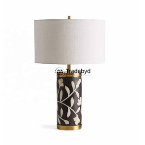 Lampe de table LED E26 élégante et moderne en os incrusté, alimentée par courant alternatif, éclairage décoratif artisanal de qualité supérieure et écologique Tradebyd - Product Image 2
