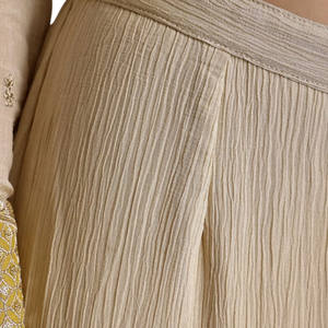 Traje de marfil Crush Tissue Sharara con trabajo de lentejuelas Zari para recepción festiva de fiesta de boda y celebraciones culturales tradicionales - Product Image 5