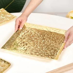 Plateau de vanité vintage en métal doré carré avec motif floral en relief en forme d'étoile pour bijoux de mariage - Product Image 2