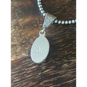 Colgante Religioso Navajo Hecho a Mano con Lapislázuli y Oro Rosa, Engaste de Plata de Ley en Forma de Gota de Agua con Amatista, Joyería Artesanal - Product Image 5