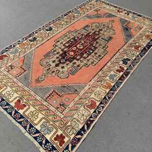 Alfombra Turca Vintage de 0.4x7.1 pies, Alfombra de Lana Abstracta Roja y Azul - Product Image 5