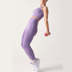 Ensemble de yoga violet pour femme, legging taille haute et crop top à col carré, 2 pièces, sans couture, pour entraînement et sport, en polyester - Product Image 4