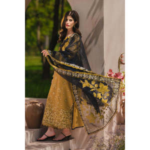 Ensemble 3 pièces Rang Rasiya : chemise en mousseline de soie brodée, dupatta imprimé en soie et pantalon - BIC-4911 - Product Image 6