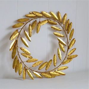 Miroir moderne en métal doré en forme de couronne |   Décoration murale en feuilles |   Décoration murale de luxe pour la maison en gros, couronne en métal artisanale de luxe - Product Image 3