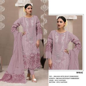 Vente en gros de costumes traditionnels pour femmes Kurta Palazzo avec de l'organza lourd et des broderies de sequins pour les mariages et les occasions festives - Product Image 4