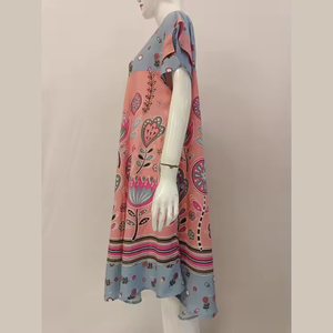 Robe d'été en rayonne de style modeste Nouveau design avec taille élastique douce Manches courtes Longueur au genou pour un usage quotidien - Product Image 2