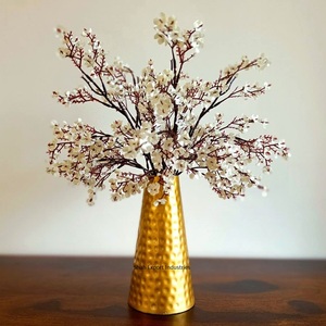 Nouveaux vases à fleurs martelés en métal de conception en couleur or pour la maison et les hôtels Vases à fleurs de luxe de décor de table - Product Image 2