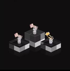 El bloque de exhibición de anillo acrílico de estilo moderno hecho a medida elige dimensiones y cantidad para aplicaciones al por mayor y al por menor - Product Image 4