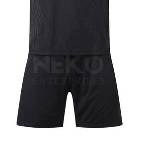 2025 uniforme de fútbol con logotipo personalizado nuevo diseño hecho a medida producto más vendido de ropa de fútbol de Pakistán - Product Image 2