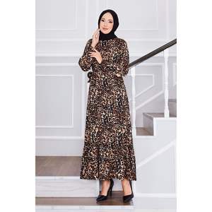 Vestido Hijab de crepé con estampado de leopardo para mujer profesional - Product Image 3