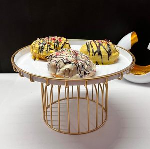 Rehausseur de Dessert Élégant Doré Indien pour la Mise en Scène d'Événements, Idéal pour les Mariages, les Fêtes, les Banquets et les Réceptions Officielles - Product Image 2