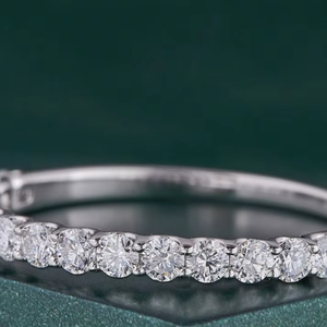 Bague en argent sterling 925 avec diamant moissanite de forme ronde, cadeau pour fiançailles / cadeau de fête - Product Image 1