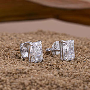 Boucles d'oreilles clous en diamant de laboratoire taille radiant de luxe en gros, certifiées IGI, plaquées or 18 carats, bijoux pour femmes pour fêtes et occasions spéciales - Product Image 3