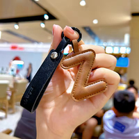 Porte-clés en cuir personnalisé en gros avec lettres A-Z, ensembles de porte-clés initiaux en cuir PU avec sangle en cuir