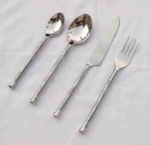 El glamuroso juego de cubiertos de acero inoxidable es una inversión inteligente para una vajilla duradera con un brillo radiante que cautiva el apetito. - Product Image 6