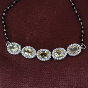 Bracelet élégant pour femme en argent plaqué 925 avec topaze ovale et perles, bijou classique, cadeau idéal - Product Image 1
