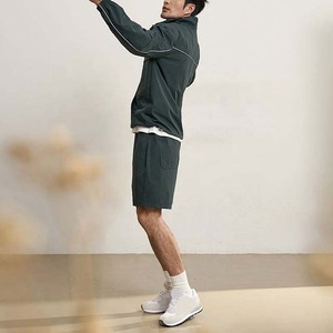 ชุดกางเกงขาสั้นกันลมสำหรับผู้ชายชุดกางเกงขาสั้นสำหรับฤดูร้อนชุดกางเกงขาสั้นไนลอนสำหรับวิ่งกางเกงขาสั้นกันน้ำสีทึบออกแบบได้ตามต้องการขนาดโลโก้ - Product Image 4