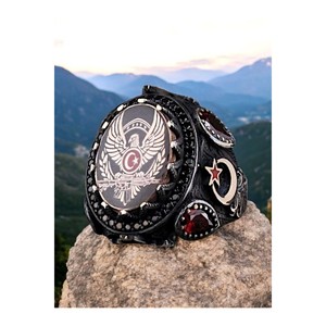 Anello da uomo in argento con disegno di luna crescente, stella e aquila e decorazioni con micro-pietre - Product Image 1