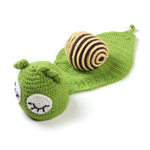 Costume d'escargot tricoté à la main en promotion pour séances photo de bébés, nouveau-nés et nourrissons - Product Image 5