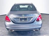 Mercedes-Benz Classe C FWD C 300 Turbo 4 portes berline d'occasion en excellent état, intérieur cuir foncé, conduite à gauche, régulateur de vitesse adaptatif, transmission automatique, à vendre