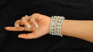 Juego de brazaletes dorados y plateados Royal Rajasthani para mujer, juego de 6 brazaletes para favores de boda y regalo de dama de honor - Product Image 4