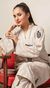 Vente chaude, fabriqué au Pakistan, costumes formels d'hiver pour femmes sur mesure, haute qualité, écologiques, élégants - Product Image 6