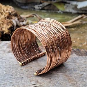 Brazalete de Latón Hecho a Mano, Brazalete y Pulsera de Cobre con Dijes, Diseño Moderno, Pieza de f s international - Product Image 2