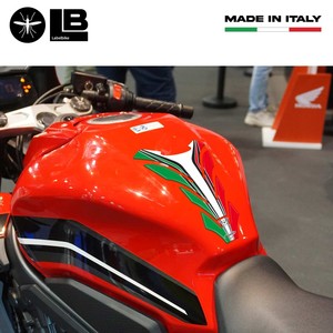 Adesivo Protettivo 3D in Resina Personalizzato per Serbatoio Moto, Decorazione Italiana - Product Image 3