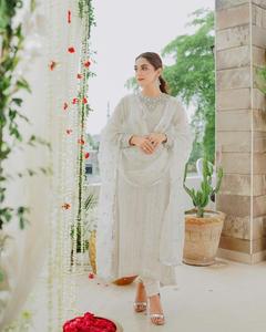 นักออกแบบใหม่อินเทรนด์ Eid พิเศษสีขาว Fuax Georgette ท็อปเพ้นท์พร้อมดูปัตต้าในราคาที่คุ้มค่าด้วยคุณภาพระดับพรีเมียม - Product Image 3