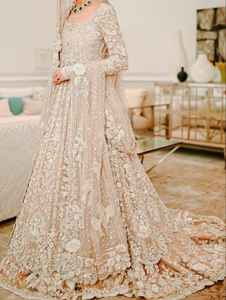 Haute qualité à la main Lehenga Choli pour les femmes robe en filet de soie brodée pour la fête de mariage porter une tenue traditionnelle imprimée à la main - Product Image 2