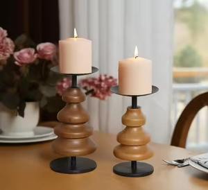 Ensemble de trois bougeoirs en bois sculpté avec des formes géométriques à plusieurs niveaux décor de table à manger tache sombre - Product Image 6