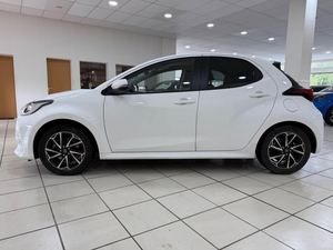 TOYOTA YARIS 1.5 2022 USADO, VOLANTE A LA IZQUIERDA/DERECHA - Product Image 3