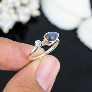 Anillo de labradorita y circón de plata, elegante anillo de apilamiento minimalista, regalo único para su joyería fina para uso diario - Product Image 2